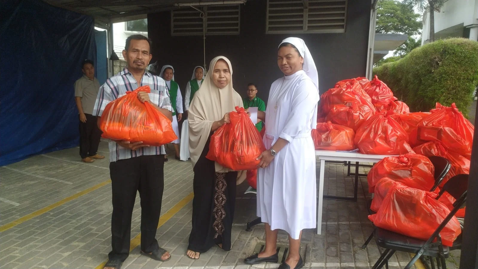  Oasis Lestari Berbagi Kasih